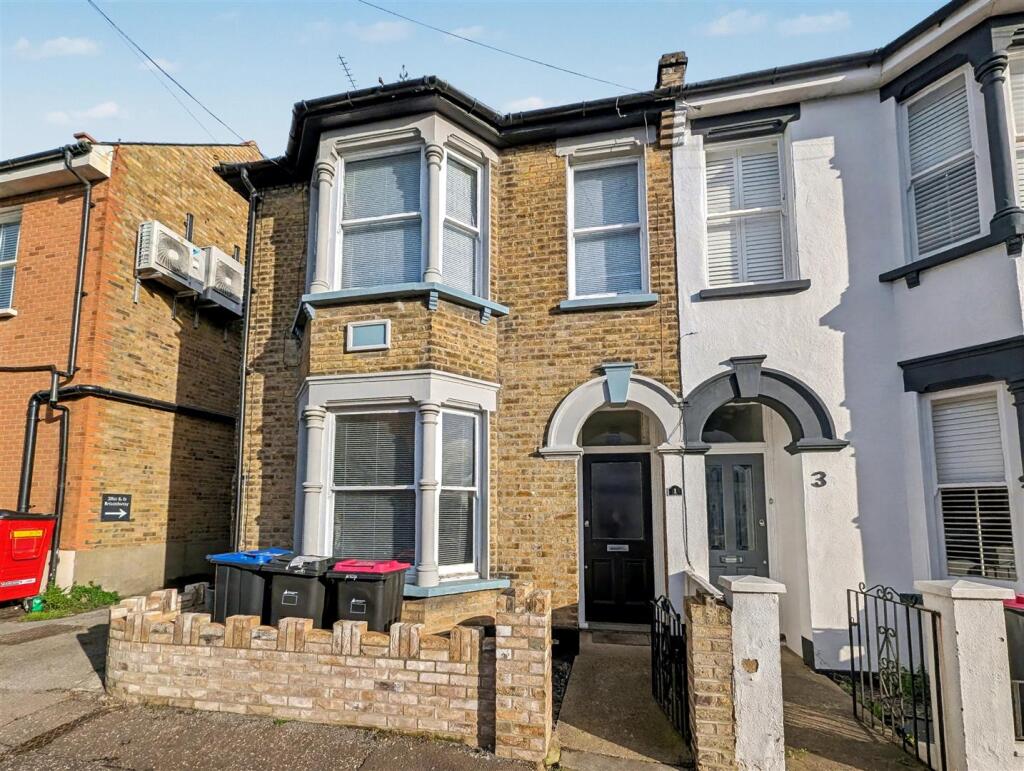 Main image of property: Room To Let, Seaview, Leigh On Sea