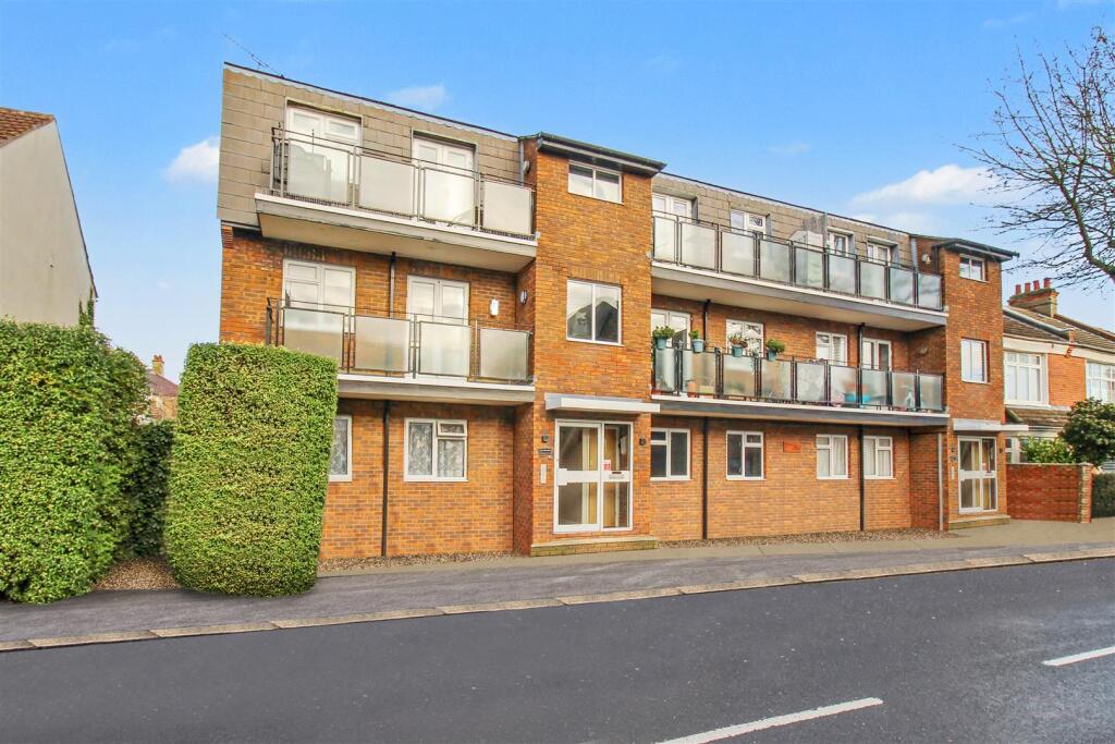 Main image of property: Glendale Gardens, Leigh-On-Sea