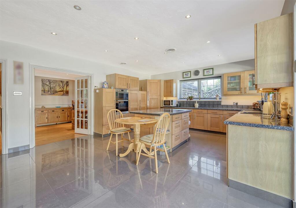 Additional property image - Hamlet Hill, Roydon: Spacious Detached Bungalow with Pool