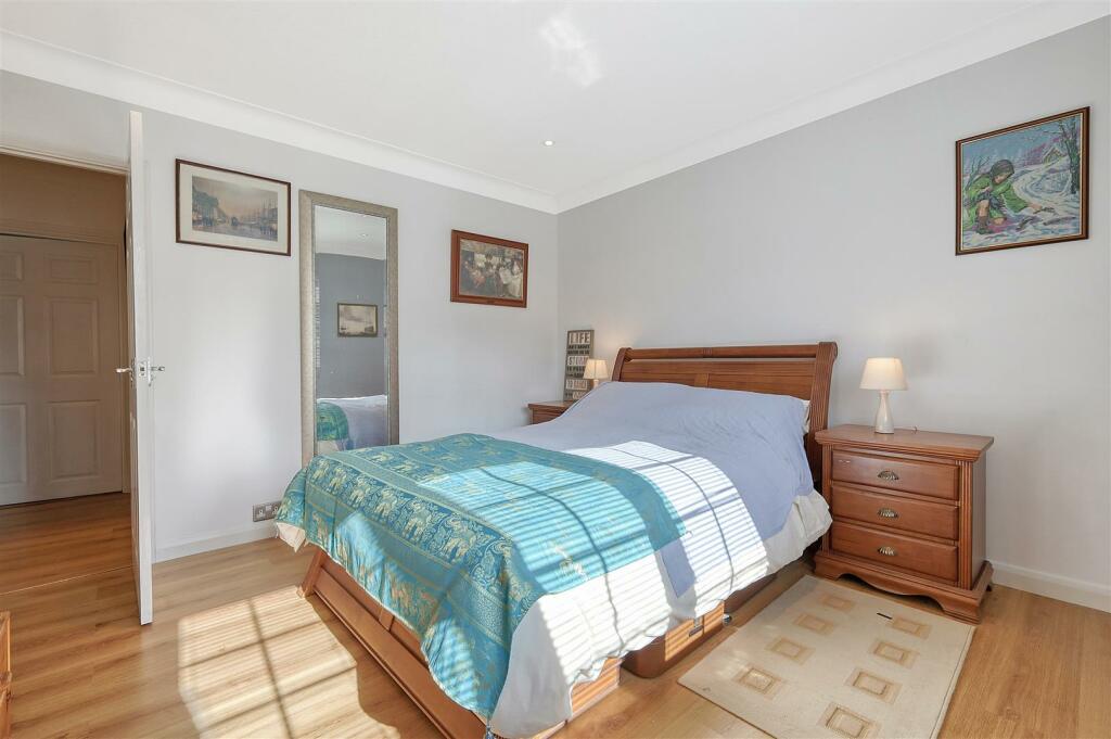 Additional property image - Hamlet Hill, Roydon: Spacious Detached Bungalow with Pool