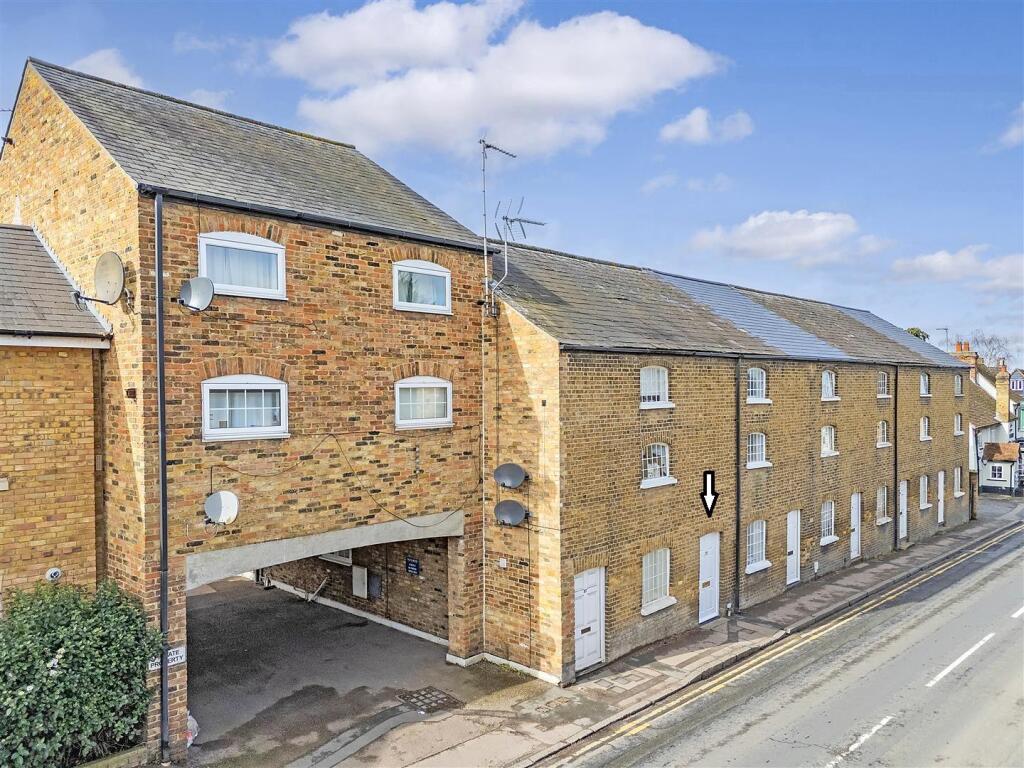 Main image of property: CHAIN FREE - High Street, Roydon, Essex