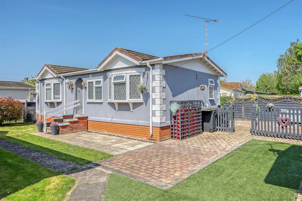 Main image of property: PARK HOME : Holy Acre, Roydon