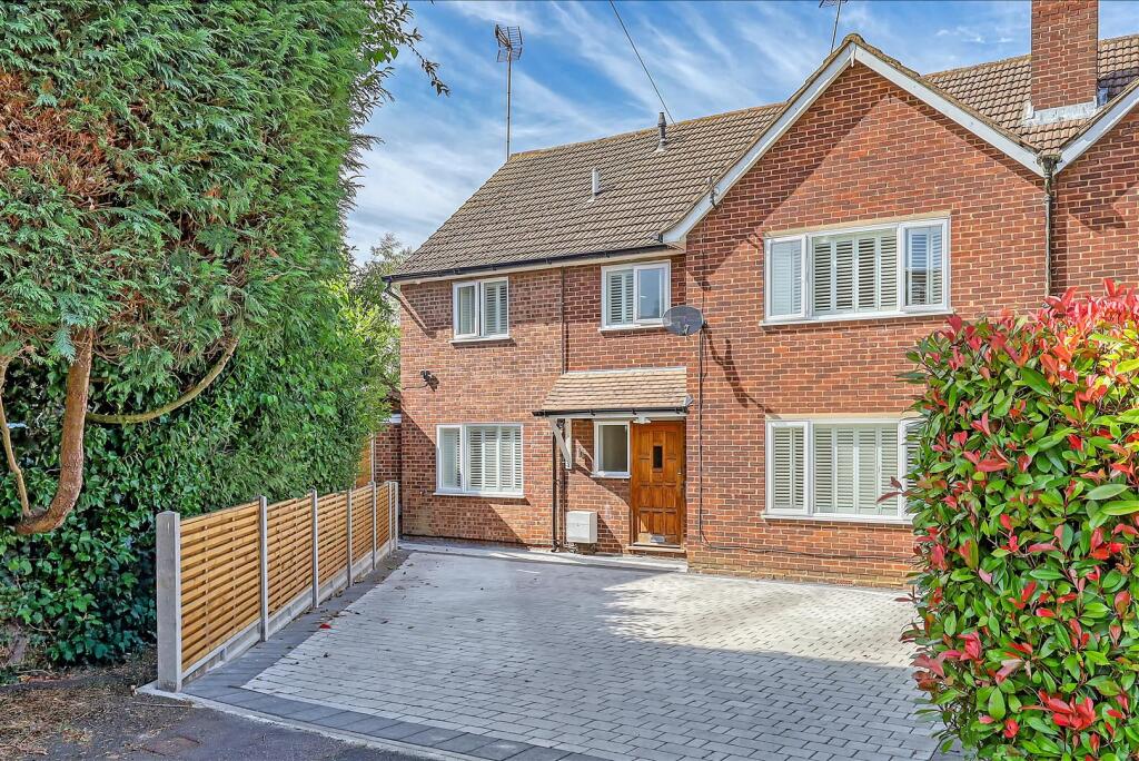 Main image of property: Kingsmead Close, Roydon