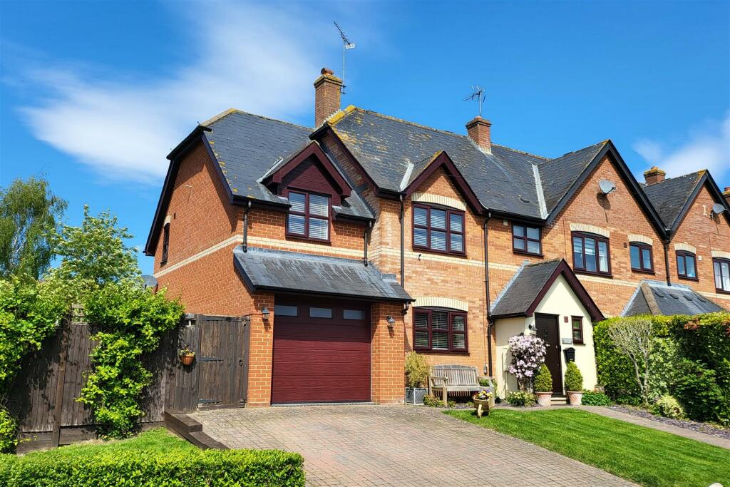 3 bedroom end of terrace house for sale in Home Farm Cottages, Wyddial, Nr Buntingford, SG9