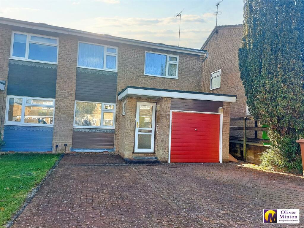 3 bedroom semidetached house for sale in CHAIN FREE Batchelors