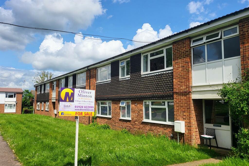 2 bedroom flat for sale in OWN PRIVATE GARDEN Gauldie Way, Standon