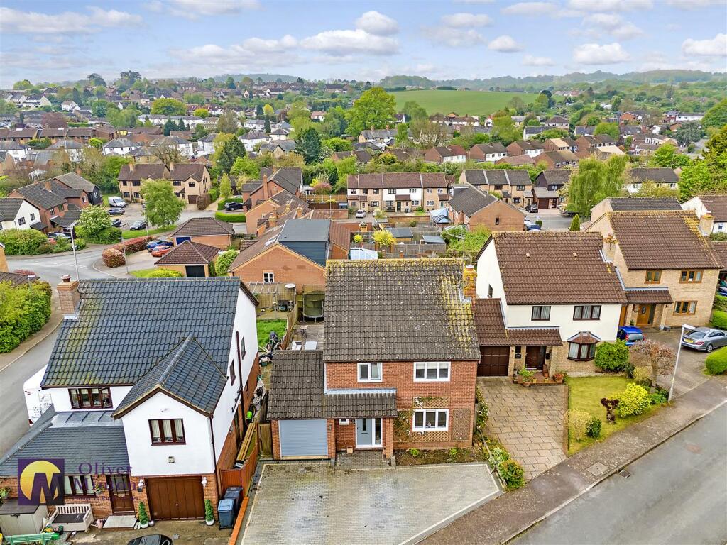 4 bedroom detached house for sale in Super 4 BEDROOM DETACHED HOUSE