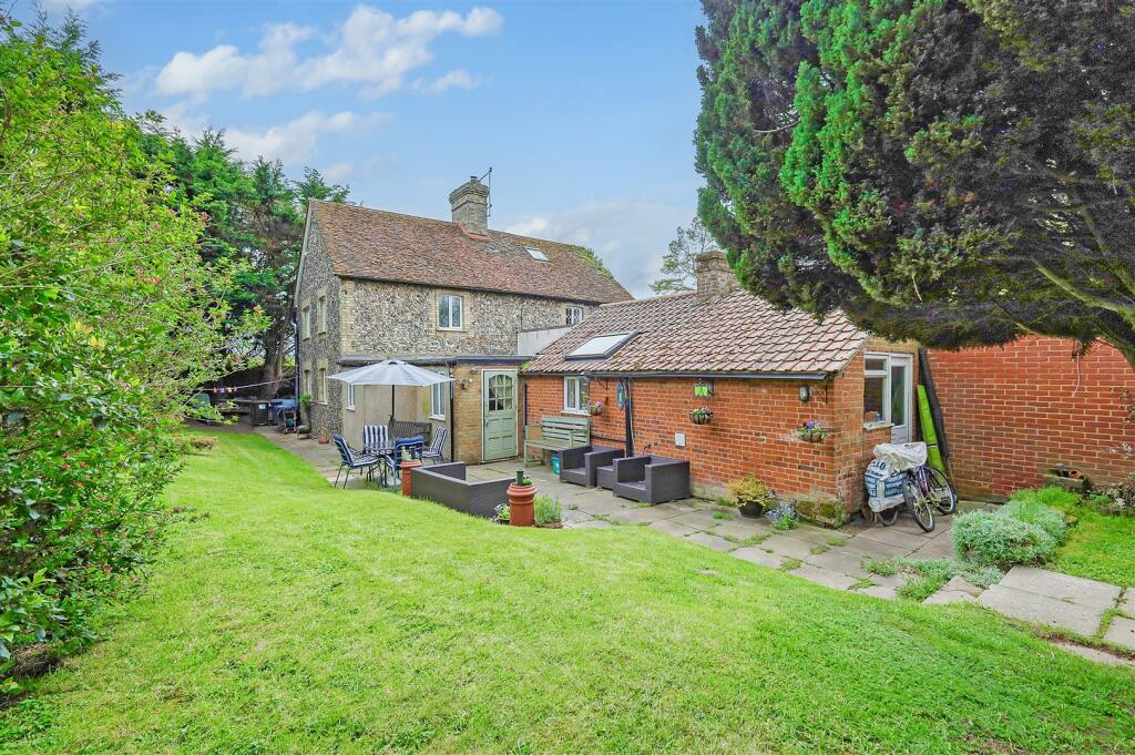 3 bedroom semidetached house for sale in Station Hill, Westmill, Buntingford, SG9