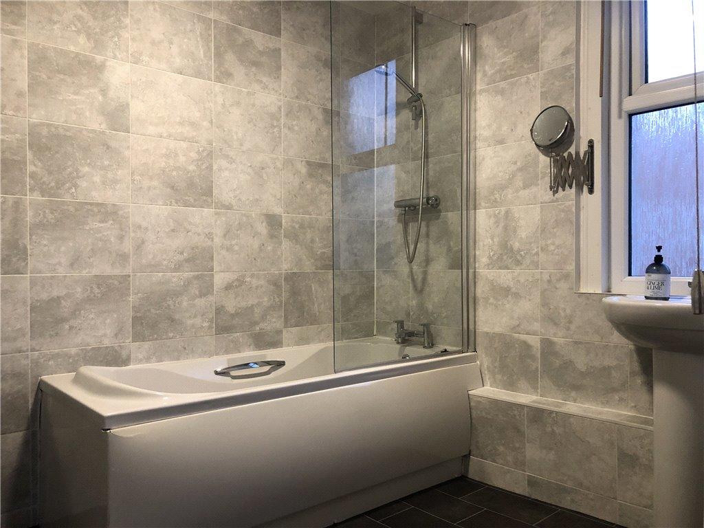 Studio flat for sale in Southampton Street, Farnborough, Hampshire, GU14