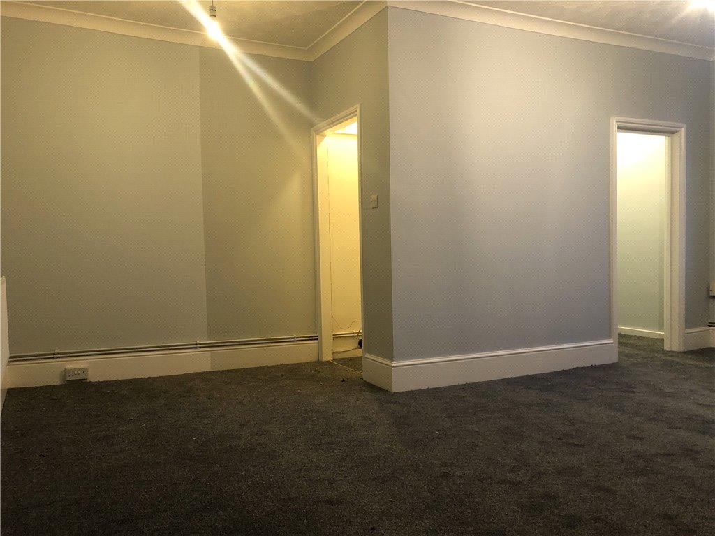 Studio flat for sale in Southampton Street, Farnborough, Hampshire, GU14