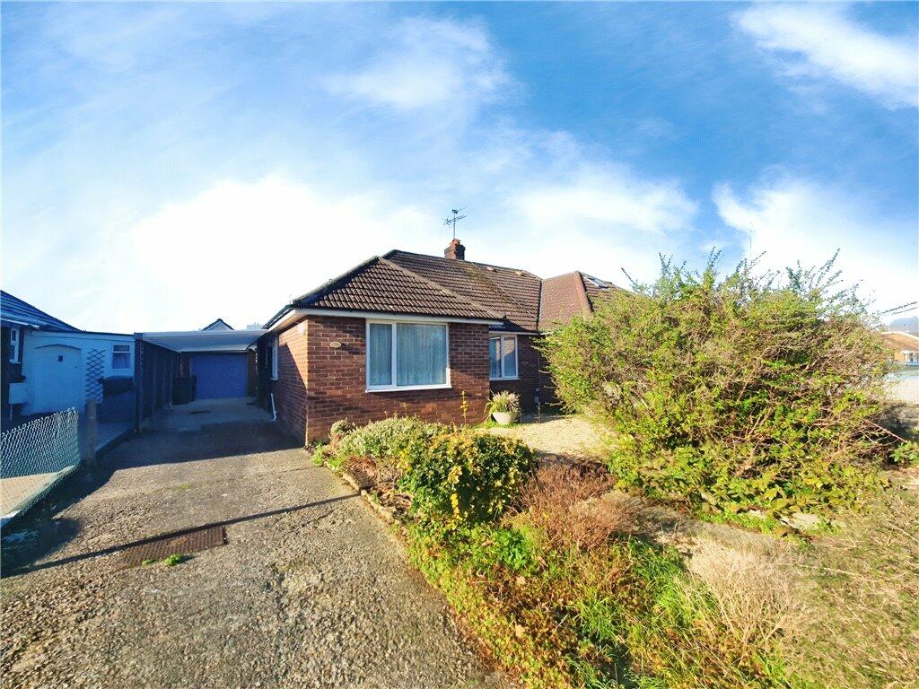 2 bedroom bungalow for sale in Rectory Road, Farnborough, Hampshire, GU14