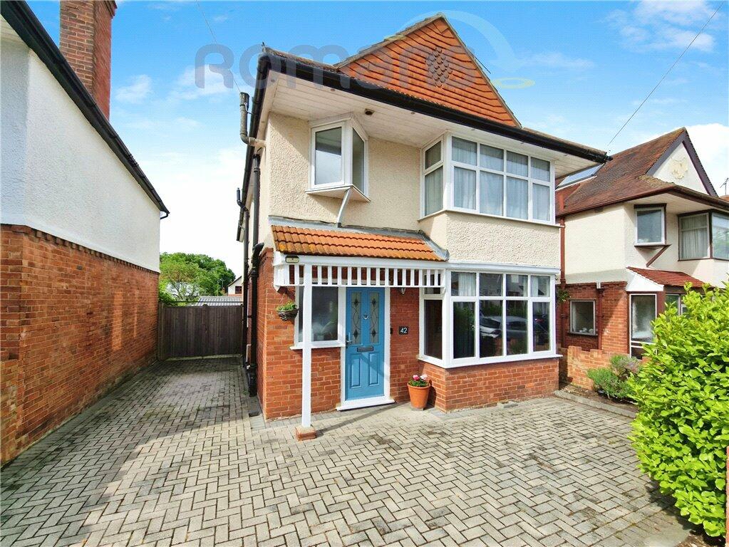 4 bedroom detached house for sale in Fellows Road, Farnborough