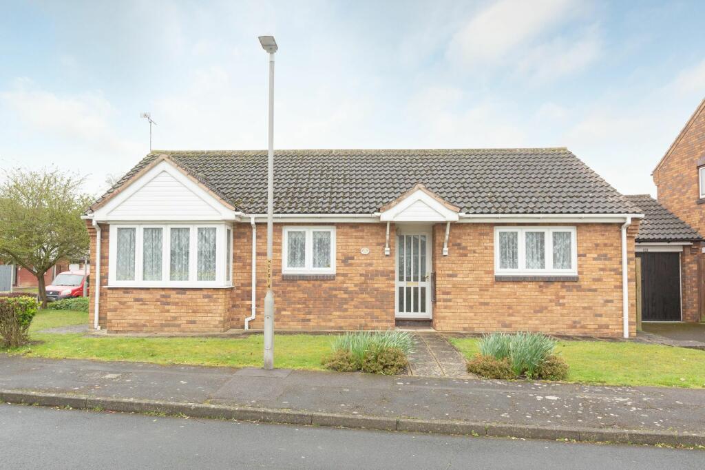 3 bedroom detached bungalow for sale in Hunting Gate, Birchington, CT7