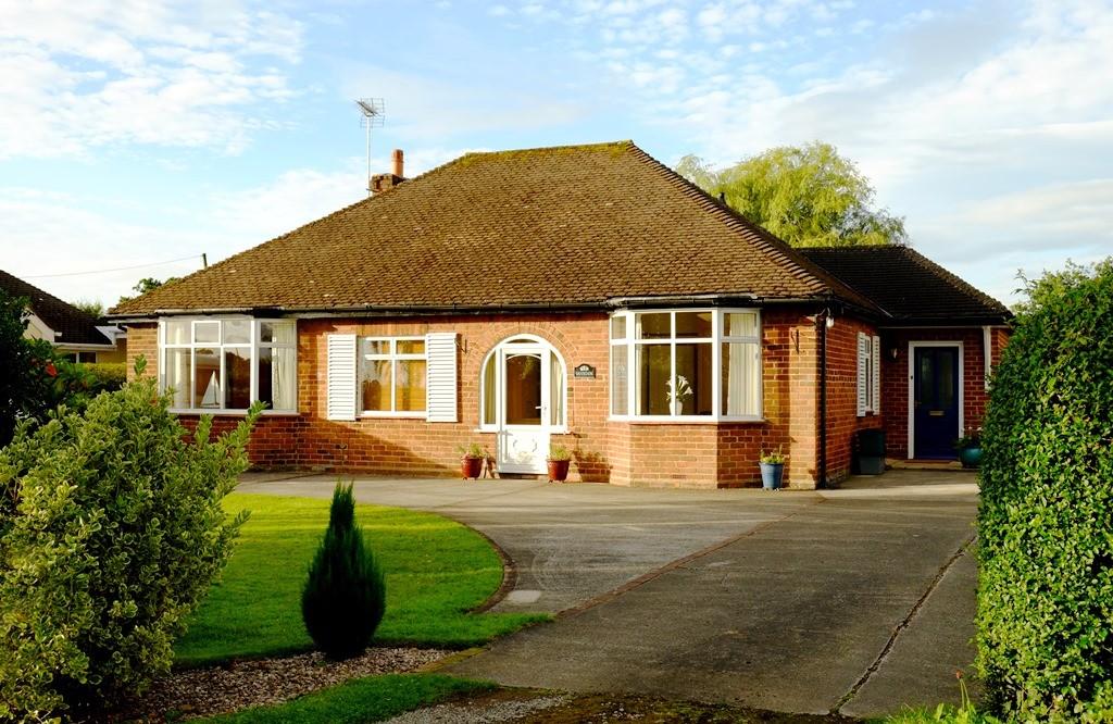3 bedroom detached bungalow for sale in Chester Lane, Saighton, Chester