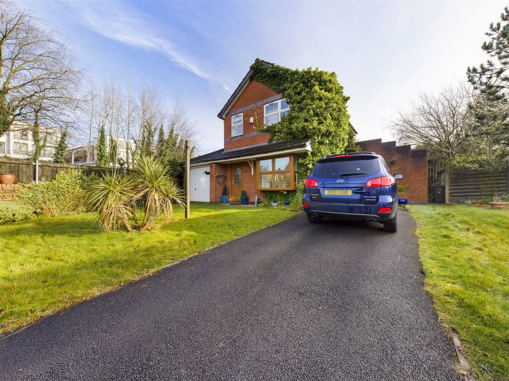 3 bedroom detached house for sale in Walmsley Grove, Urmston, Trafford, M41