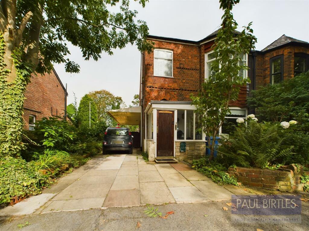 4 bedroom semidetached house for sale in Railway Road, Urmston