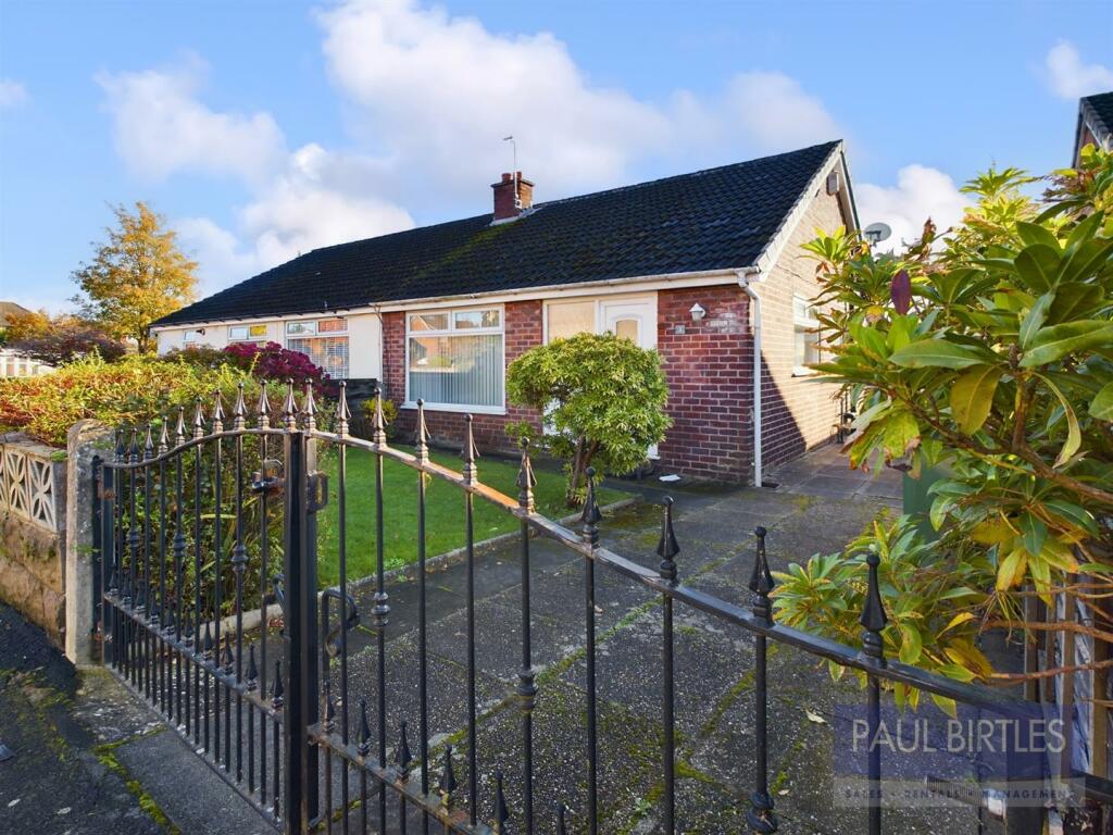 2 bedroom semidetached bungalow for sale in Thirlmere Road, Partington, Trafford, M31