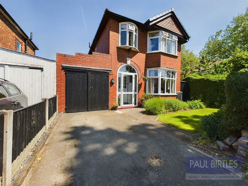 3 bedroom detached house for sale in Lichfield Road, Davyhulme