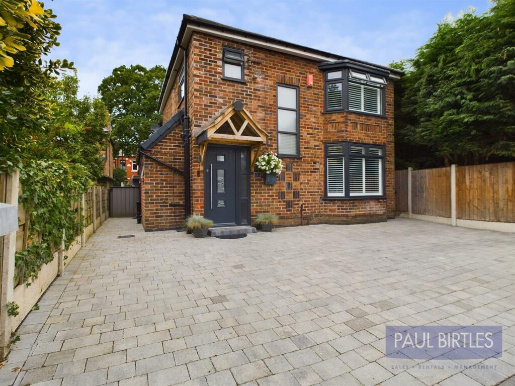 3 bedroom detached house for sale in Hunphrey Park, Urmston, Trafford, M41