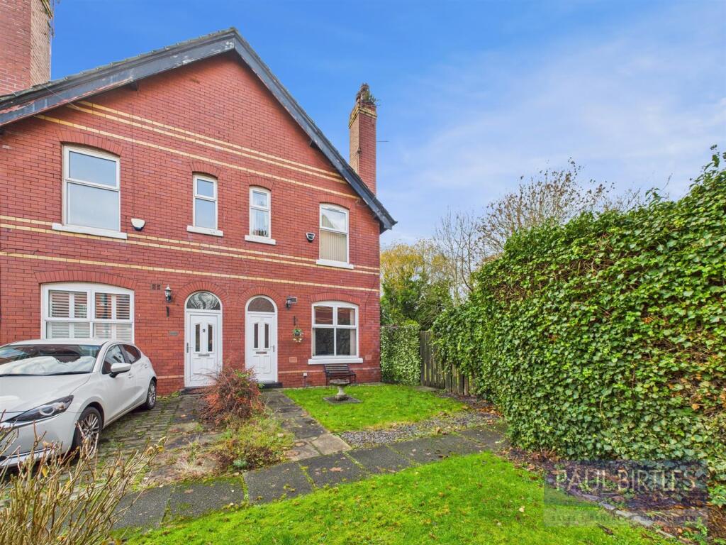 Main image of property: Fire Station Square, Salford, Manchester, M5 4NZ