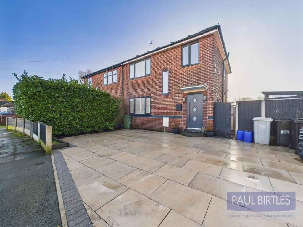 Main image of property: Kingsway Park, Davyhulme, Trafford, M41 7FH