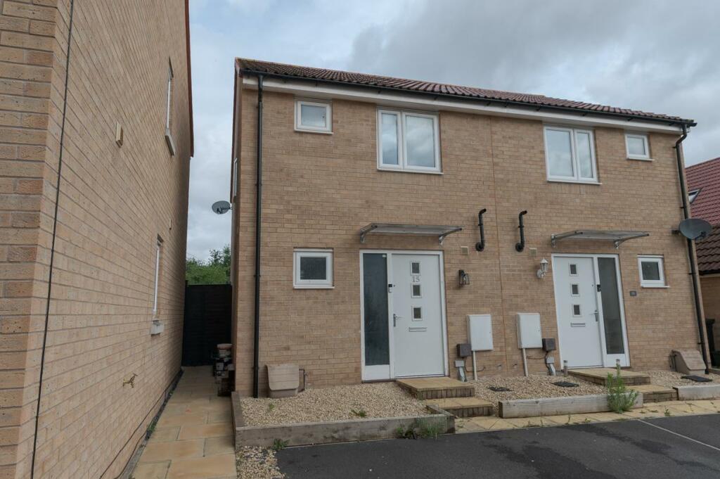 2 bedroom semidetached house for sale in Gentian Close, Lyde Green