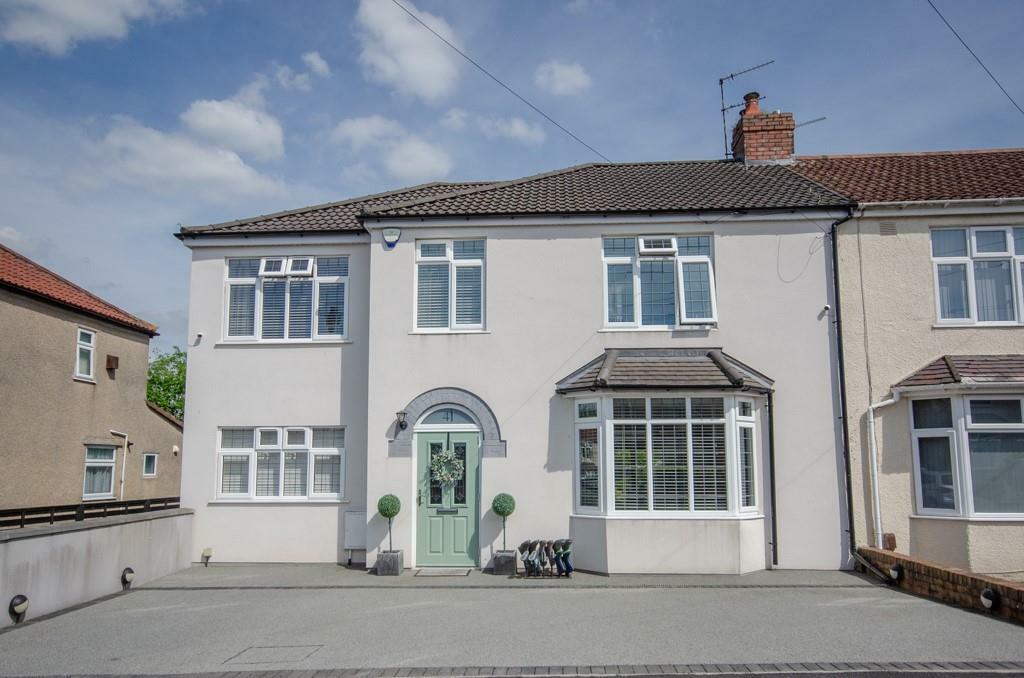 4 bedroom end of terrace house for sale in Jubilee Crescent