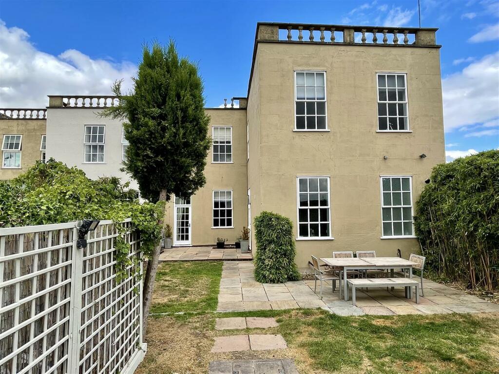 4 bedroom character property for sale in Top Street, Elston, NG23