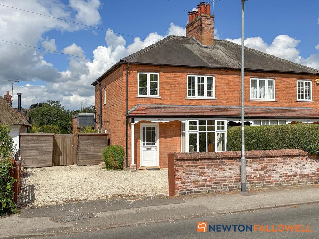 3 bedroom semidetached house for sale in High Street, Collingham, NG23