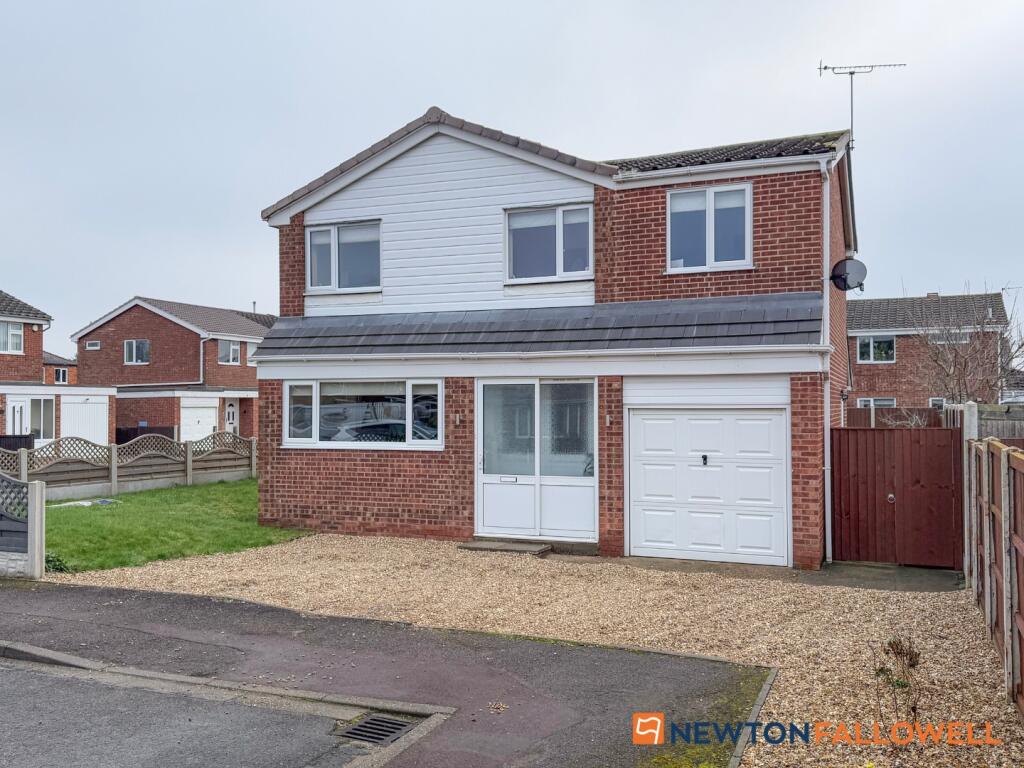 5 bedroom detached house