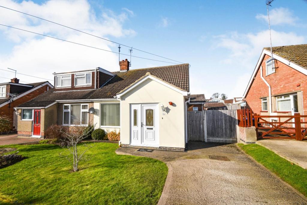 3 bedroom semi-detached bungalow for sale in Grafton View, Wootton, Northampton, NN4