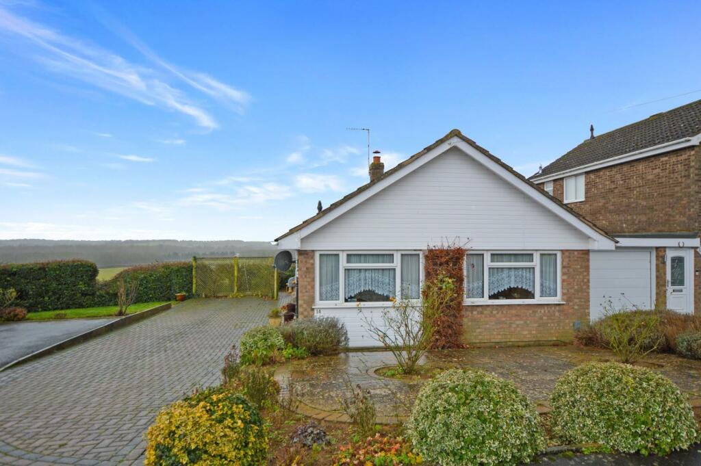 2 bedroom detached bungalow for sale in Clare Close, Earls Barton, Northampton, NN6