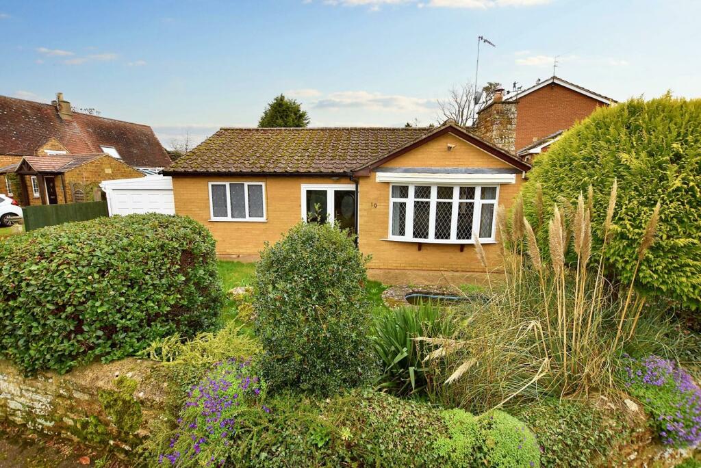 2 bedroom detached bungalow for sale in Wellingborough Road, Ecton