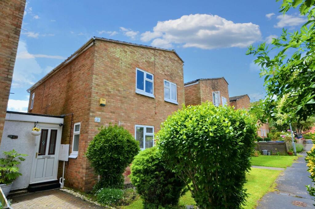 3 bedroom link detached house for sale in Peace Hill, Bugbrooke