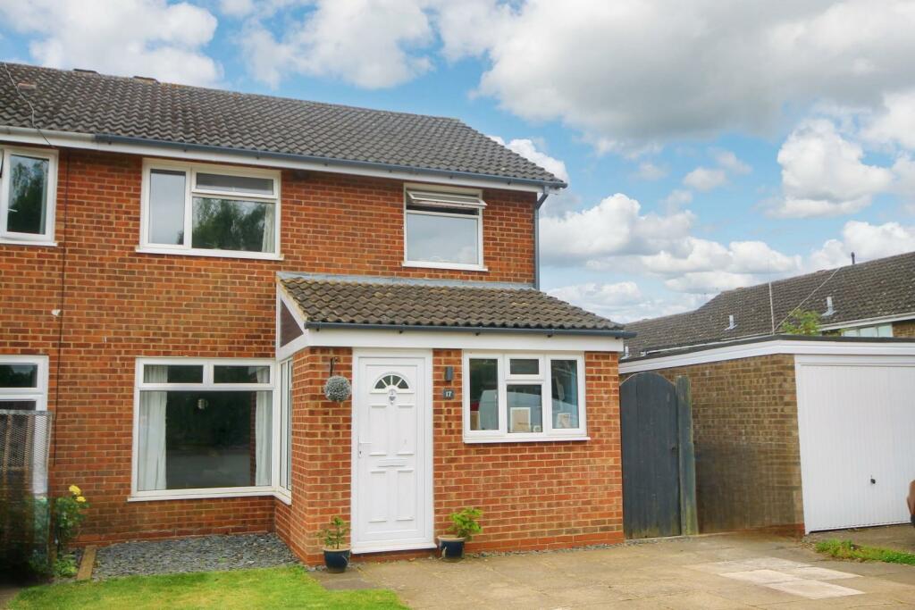3 bedroom semidetached house for sale in Oathill Close, Brixworth