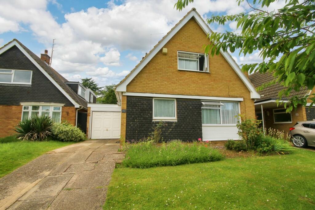 3 bedroom detached house for sale in Bridgewater Drive, Northampton, NN3