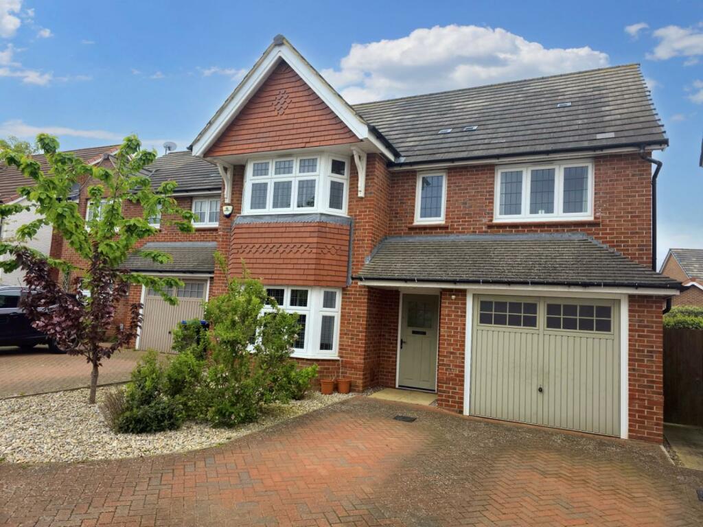 4 bedroom detached house for sale in Gardeners View, Hardingstone