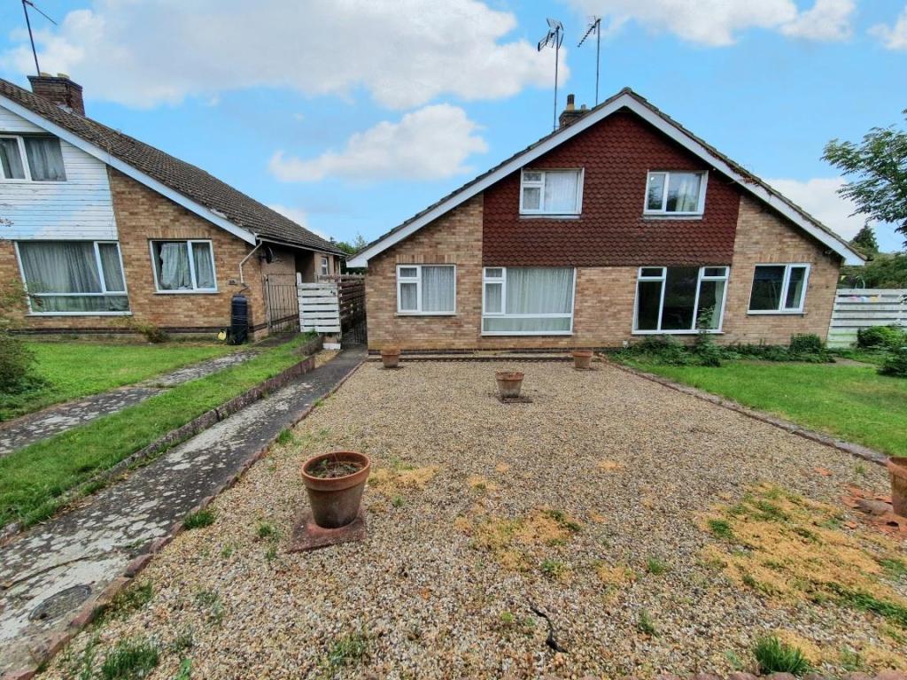 3 bedroom semidetached house for sale in London Road, Roade