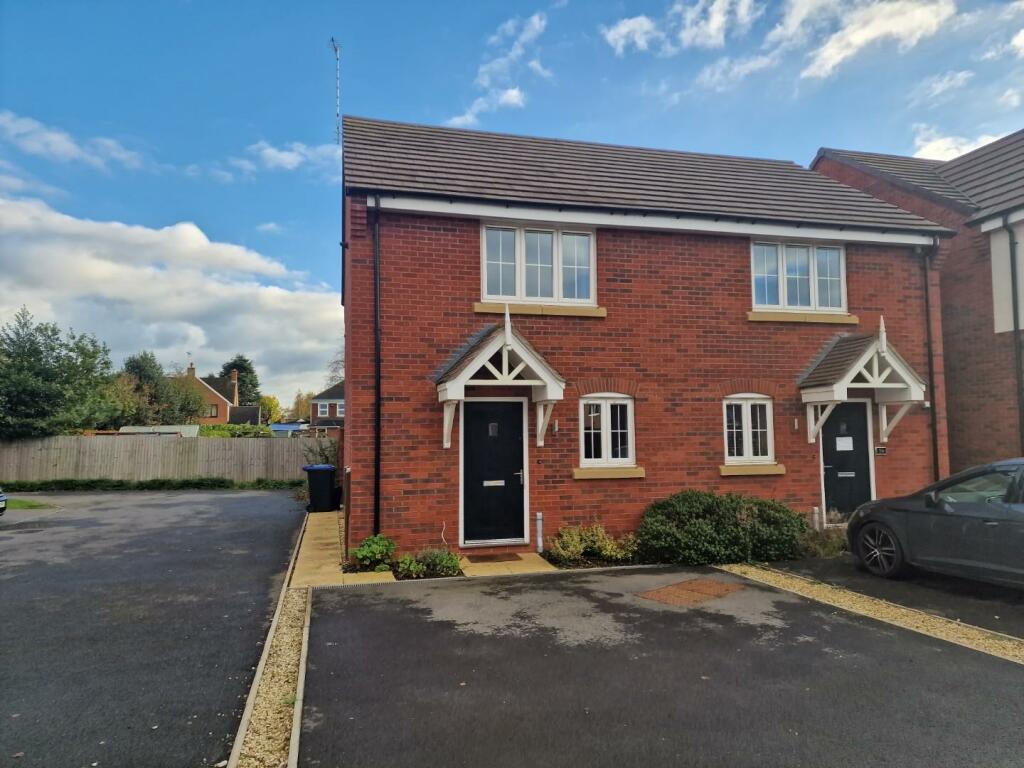 2 bedroom semidetached house for sale in Oldbury Close, Cawston, Rugby