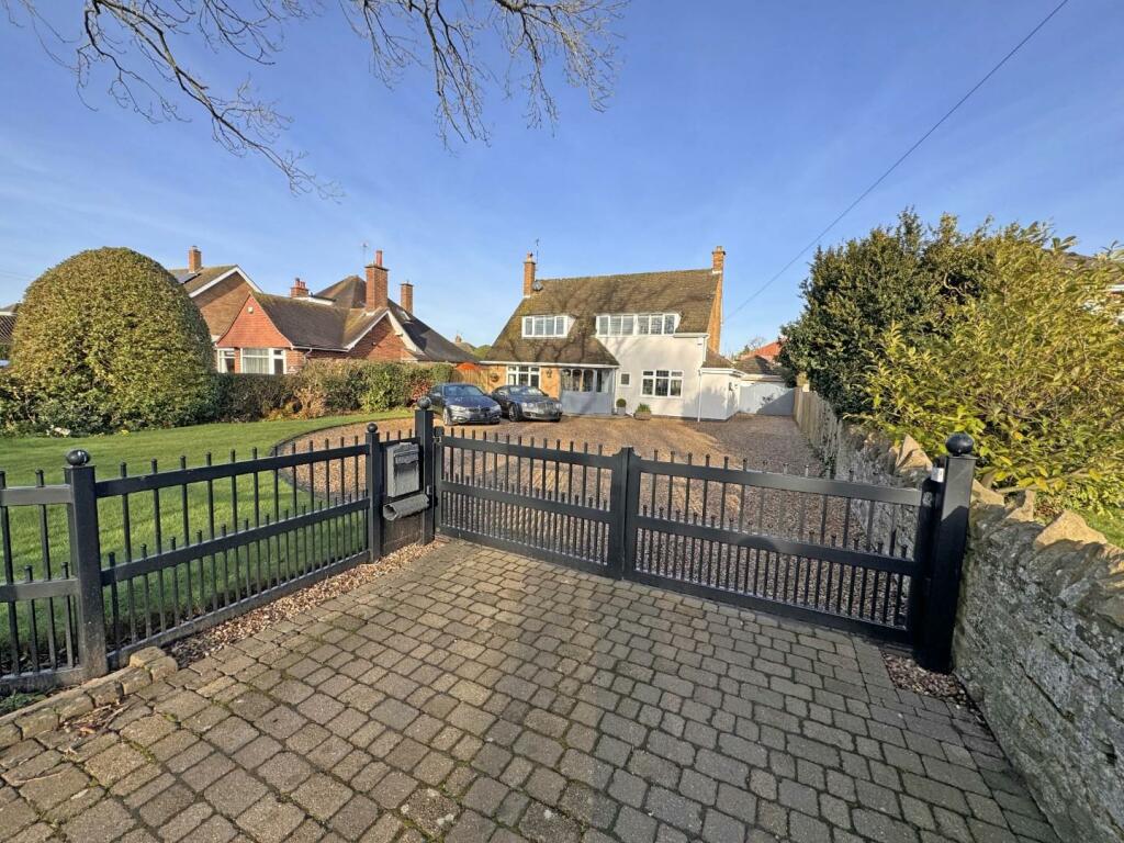 3 bedroom detached house for sale in Ashlawn Road, Rugby, CV22