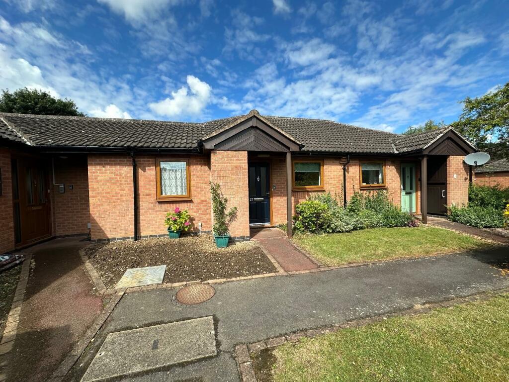 2 bedroom semidetached bungalow for sale in Ferrieres Close, Dunchurch