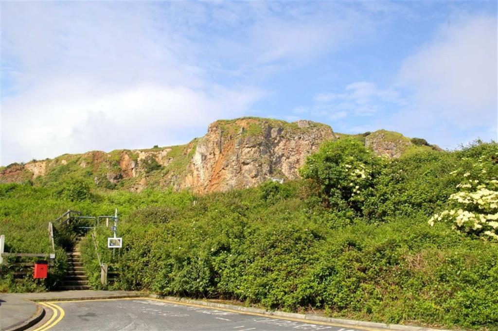 6 bedroom detached house for sale in Penrhyn Beach East, Penrhyn Bay