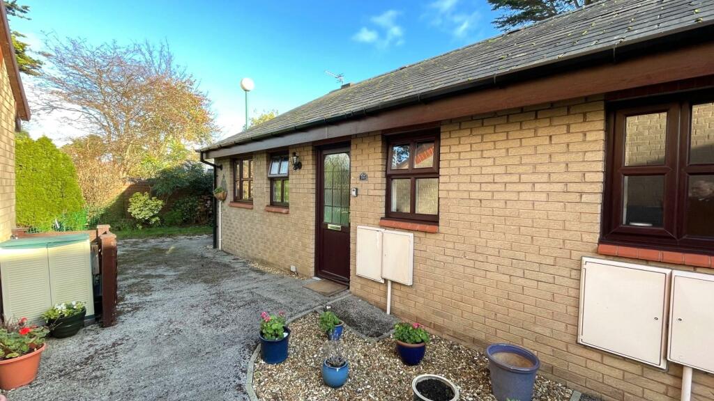 2 bedroom bungalow for sale in Maes Berllan, Llandudno, LL30