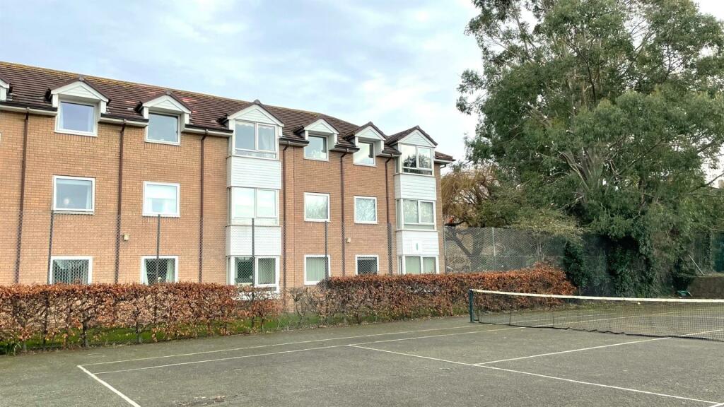 2 bedroom retirement property for sale in Penrhyn Avenue, Rhos On Sea
