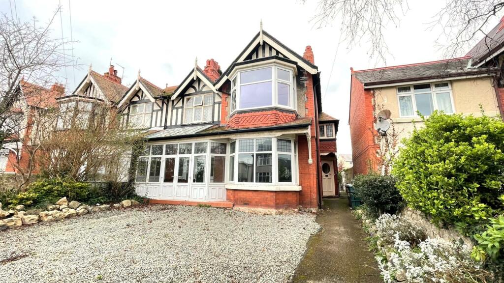 3 bedroom flat for sale in Everard Road, Rhos On Sea, Colwyn Bay, LL28