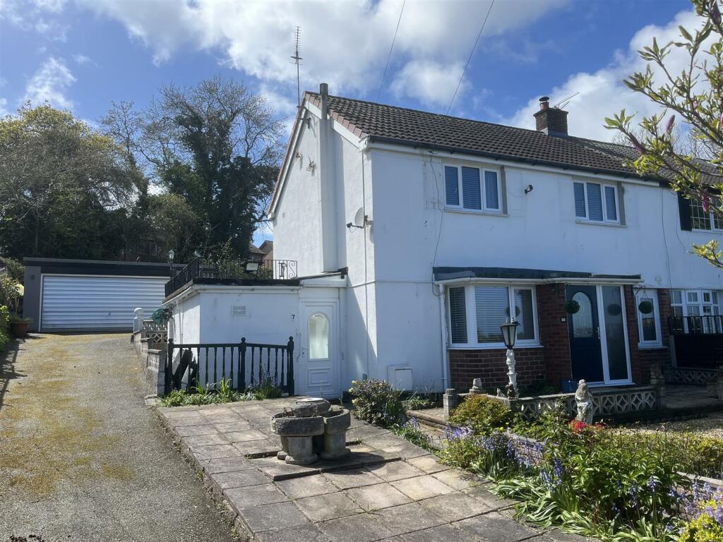 3 bedroom semidetached house for sale in Severn Road, Colwyn Bay, LL29