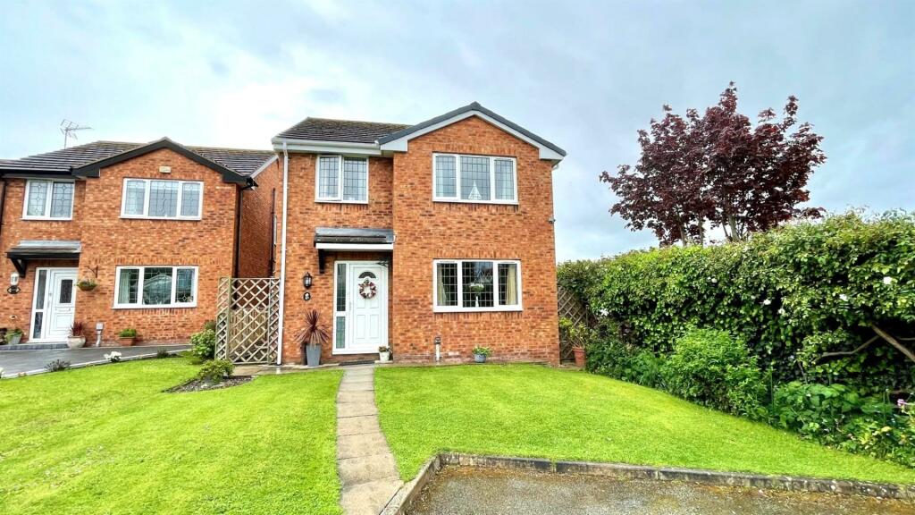 3 bedroom detached house for sale in Clarence Road, Craig y Don