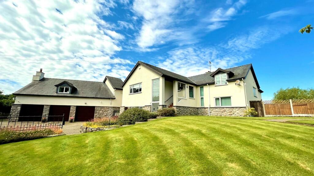 4 bedroom detached house for sale in Glan Conwy, Colwyn Bay, LL28
