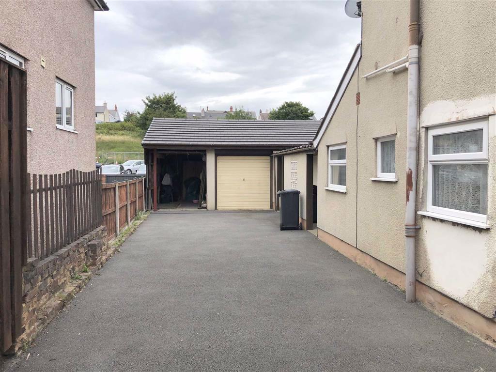 3 bedroom semidetached house for sale in Marl Drive, Llandudno