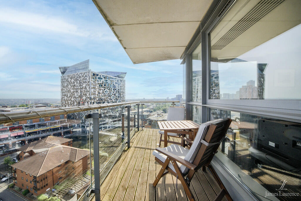2 bedroom penthouse for sale in Centenary Plaza, 18 Holliday Street